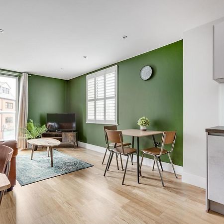 Executive 2 Bedroom Apt City Centre Free Pkg , Wifi By Tent Serviced Apartments Staines-upon-Thames Eksteriør billede