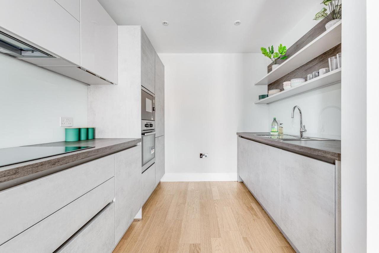 Executive 2 Bedroom Apt City Centre Free Pkg , Wifi By Tent Serviced Apartments Staines-upon-Thames Eksteriør billede