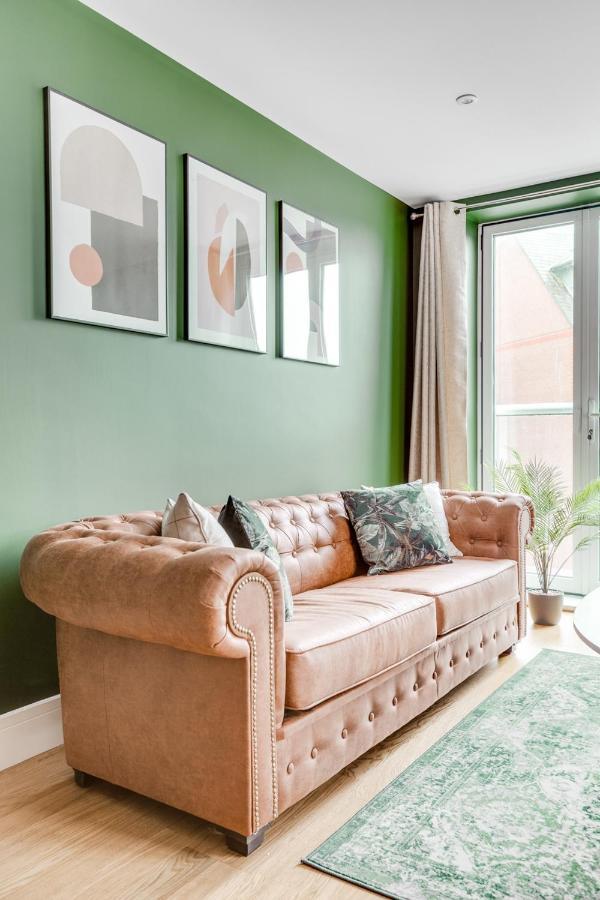 Executive 2 Bedroom Apt City Centre Free Pkg , Wifi By Tent Serviced Apartments Staines-upon-Thames Eksteriør billede